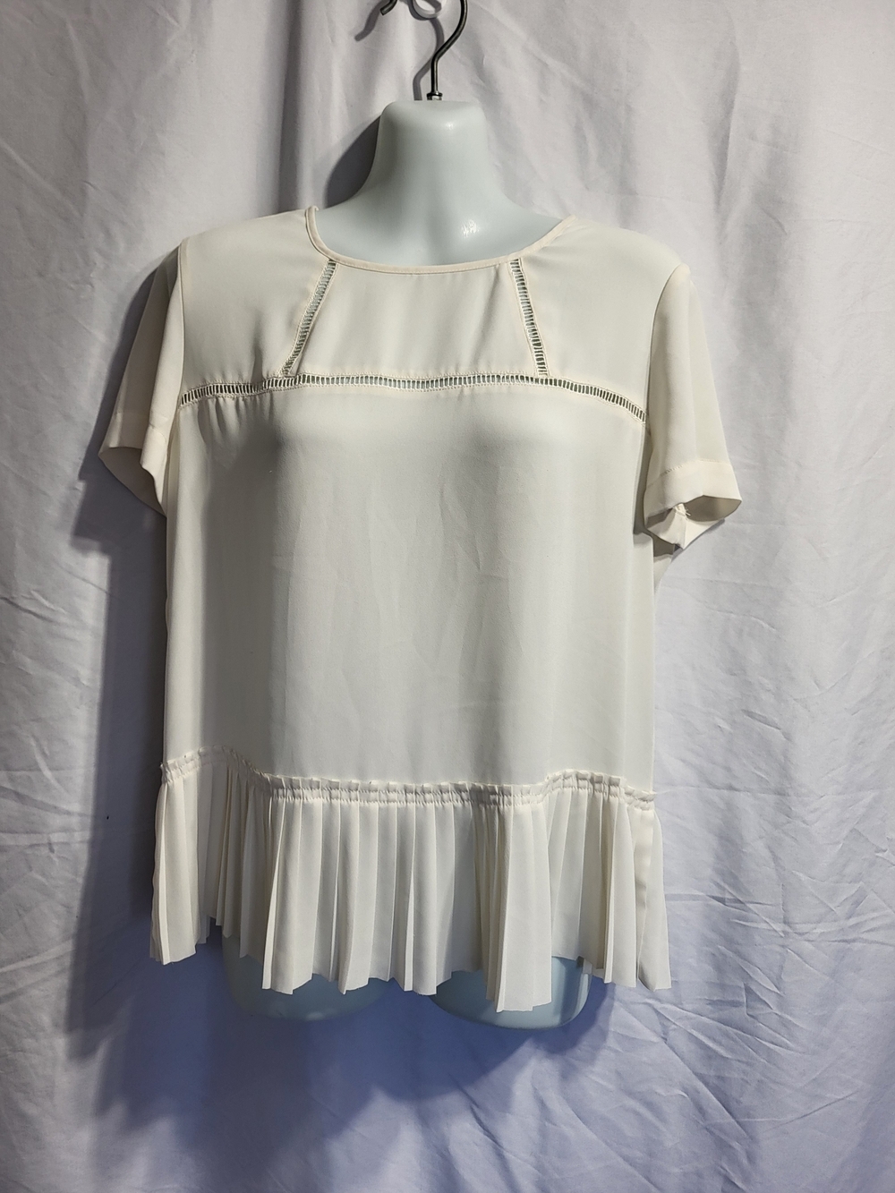 Banana Republic Cream Pleated-Hem Short Sleeve Blouse, Size Small Petite